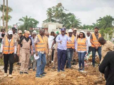 Brice Clotaire OLIGUI NGUEMA sur les chantiers des voiries. © DR