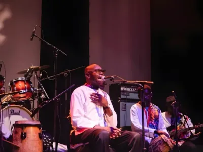 Pierre-Claver Akendengué, auteur, compositeur, musicien gabonais 