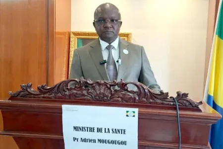 Le ministre de la Santé, Pr Adrien Mougougou, lors de son intervention