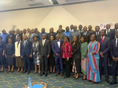 Les présidents des collectivités locales aux côtés du vice-président du gouvernement, Hermann Immongault