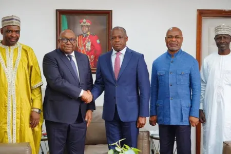 Les responsables du RIARC ont été introduits chez le ministre de l’Intérieur par le président de la HAC, Germain Ngoyo Moussavou.