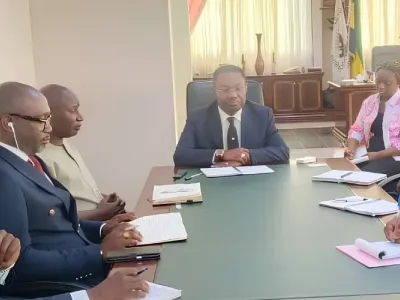 La séance de travail de l’entreprise adjudicataire avec le maire Fernand Paulin Joumas dit Salamba donne espoir aux populations au 2e arrondissement.