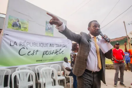 Axel Stophène Ibinga Ibinga lors d’une causerie.