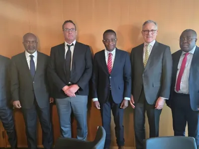 Le ministre des Mines, Sosthène Nguema Nguema et David Wargo, manager général de SCP Resource Finance