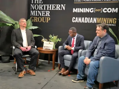 Sosthène Nguema, ministre des mines et les responsables du consortium minier gabono-canadien Stratym Group Inc