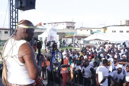 Le candidat aux Présidentielles Stéphane Germain Iloko Boussengui lors de son meeting du 1er avril 2025 au Lycée Charles Ntchoréré de Libreville.