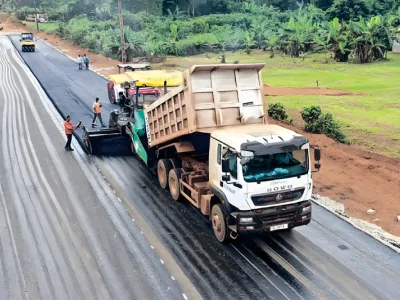 Une vue des travaux actuels sur la route de Cocobeach