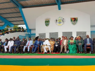 La tribune officielle avec la présence de deux gouverneurs des provinces voisines du Cameroun et de la Guinée équatoriale.