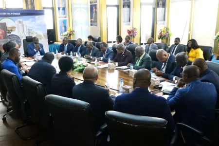 Rencontre entre le ministre du Pétrole, Marcel Abéké et l'Union pétrolière gabonaise © DR