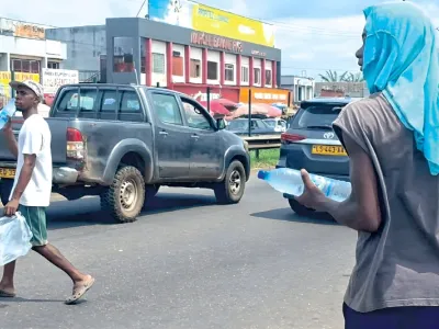 Jeunes vendeurs d'eau au pk8
