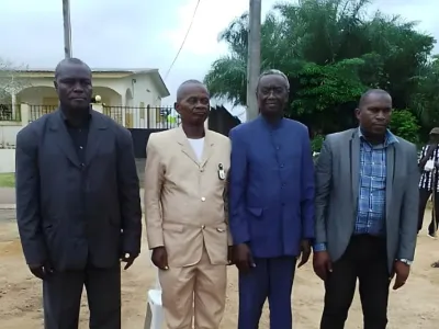 Les trois nouveaux chefs installés autour du maire de la commune de Fougamou