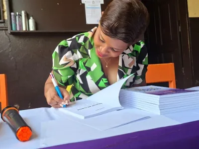 Alvine Sela, Coach scolaire certifiée, psychothérapeute et accompagnatrice des jeunes