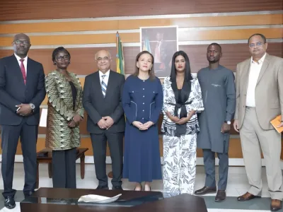 Pr Elsa Nkana Joséphine Ayo-Bivougou, ministre de la santé et Haptiglu Numan, président du groupe Numan