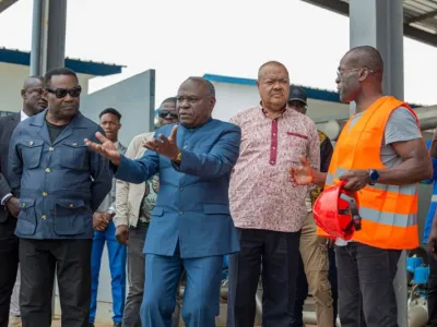 Fernand Paulin Joumas dit Salamba, maire de franceville et Philippe Tonangoye,ministre de l'Accès universel à l'eau et à l'énergie