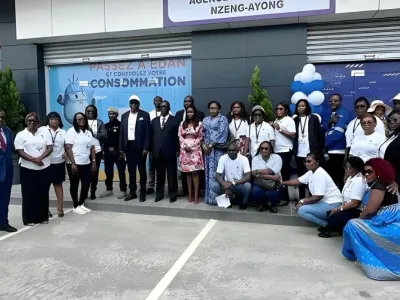 Equipe de l'agence SEEG de Nzeng-Ayong