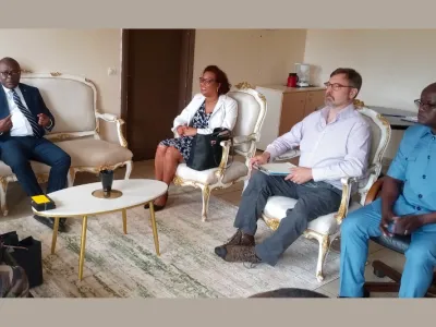 L'ambassadrice des USA lors de  l'échange avec le gouverneur Mabobet