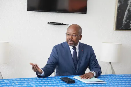 Alain Claude Bilie By-Nze se présentant comme le candidat de la «rupture».