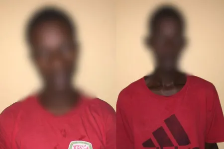 Les deux amis voleurs de bouteilles de gaz butane méditent sur leur sort à la prison du Château. 