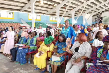 Les femmes ont pris une part active a la messe