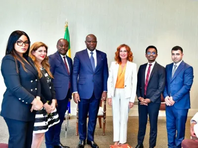 Le chef de l’Etat, Brice Clotaire Oligui Nguema, s’entretenant avec des hommes d’affaires turcs, hier, à Ankara. © DR
