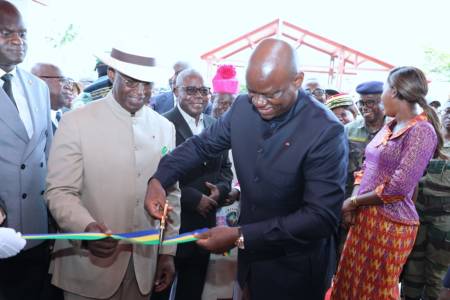 Le chef de l’État lors de l’inauguration du Centre hospitalier régional de Mouila.