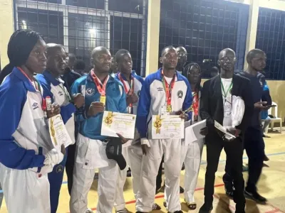 Les athlètes gabonais avec leurs médailles.