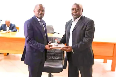Oyem : le nouveau directeur provincial du commerce dans son fauteuil