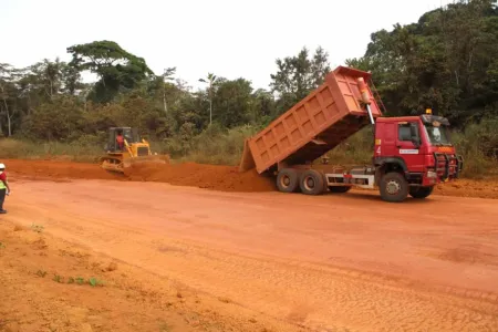 Le chantier Oyem-Assock-Medzeng. © DR 