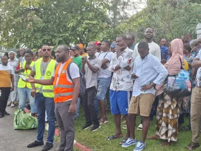 les commerçants ont investi l’entrée de l’Hôtel de Ville de Libreville