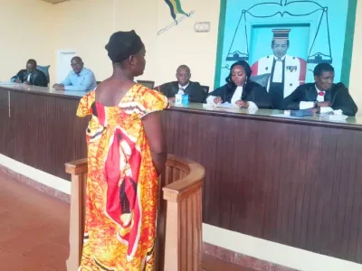 N. C. K. répondant aux questions des magistrats instructeurs.