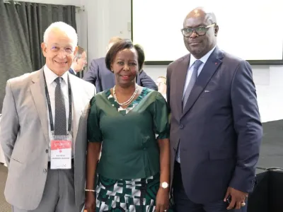 Le ministre des Affaires étrangères aux côtés de la secrétaire générale de la Francophonie.