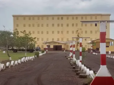 La prison de Yené où l’escroc médite sur son sort.