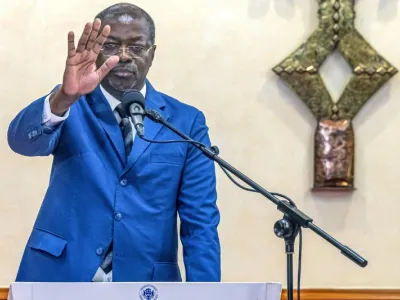 Le vice-président de la République, Séraphin Moundounga, prêtant serment.