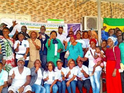 Photo de famille de la cérémonie de lancement | DR