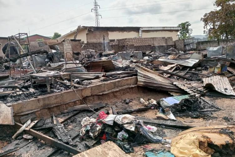 Moanda  : des logements ravagés par un incendie 