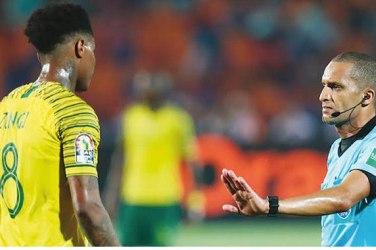 Mondial-2022 : le très "controversé" Redouane Jiyed parmi les huit arbitres africains