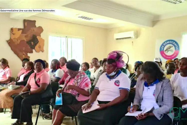 LD : les militantes de Libreville à l'école