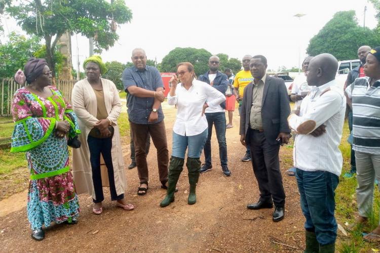 Lambaréné : la ministre Madeleine Berre visite les quartiers sinistrés