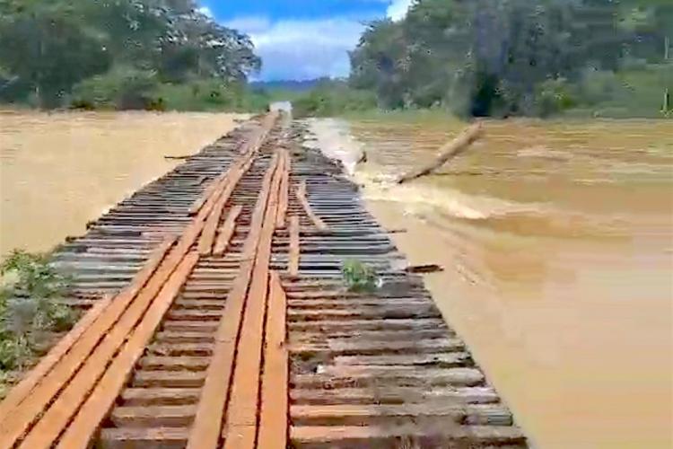 Tchibanga : le pont sur la Mougalaba en danger face aux fortes crues