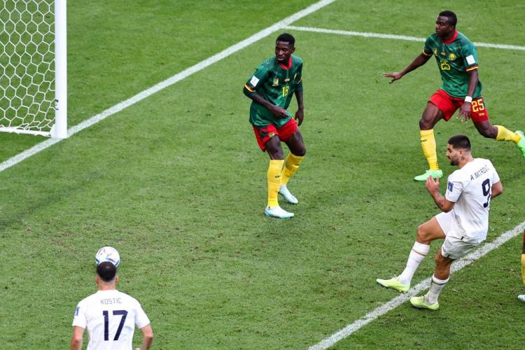 Match spectaculaire et plein de rebondissements pour débuter la journée, entre le Cameroun et la Serbie !