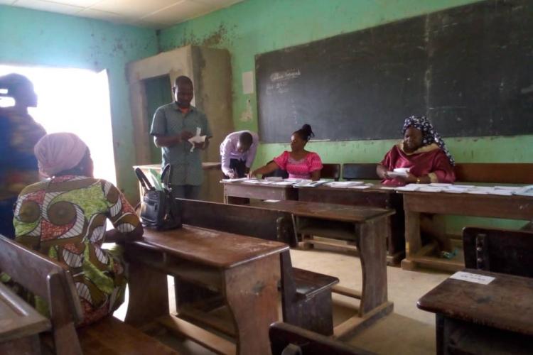 Makokou : retrait des cartes d'électeurs au petit trot