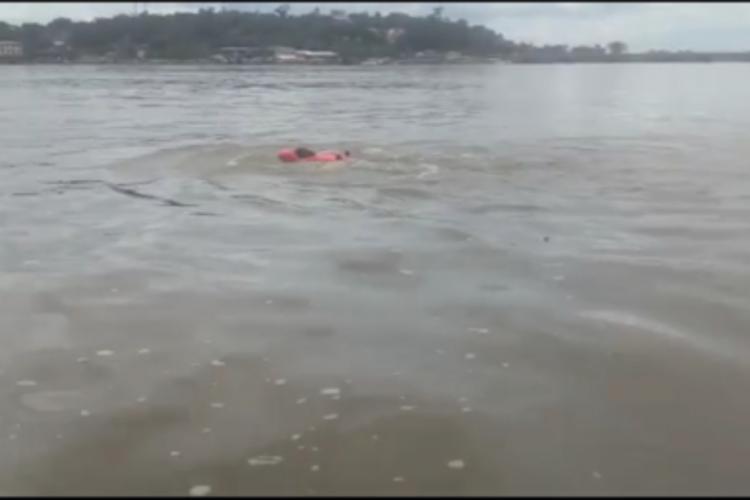 Lambaréné : il relève le défi fou de traverser l’Ogooué à la nage