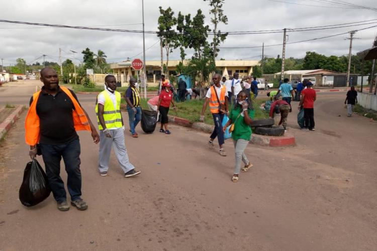 Nettoyage de la ville a Franceville - Gabon