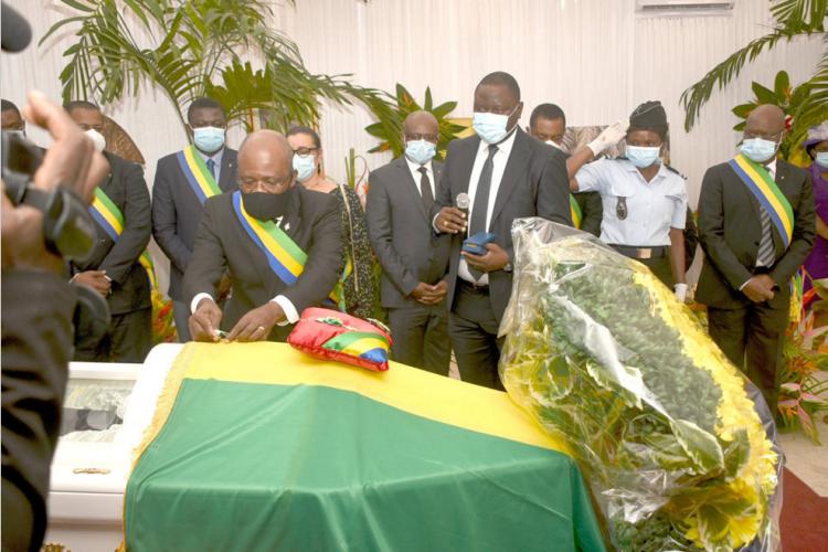 Obsèques : la République rend hommage à Issoze Ngondet