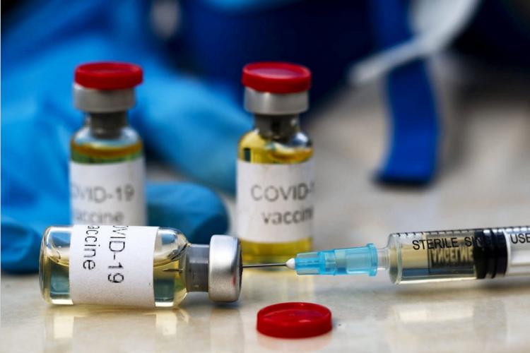 Vaccin anti-Covid-19 : les accords entre États et laboratoires se multiplient