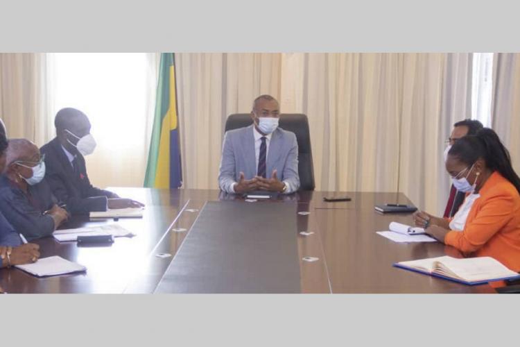 Médicament  : Guy-Patrick Obiang exhorte à privilégier la production locale