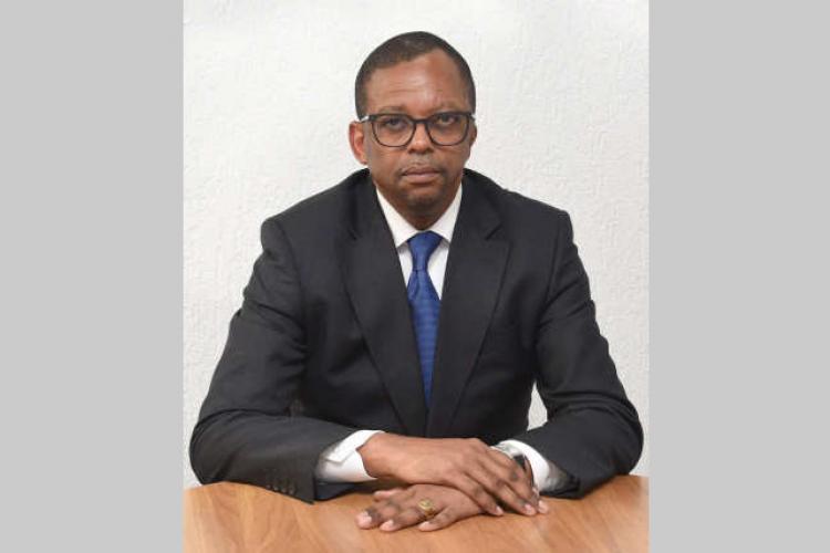 Interview : E. Anicet Mboumbou Miyakou