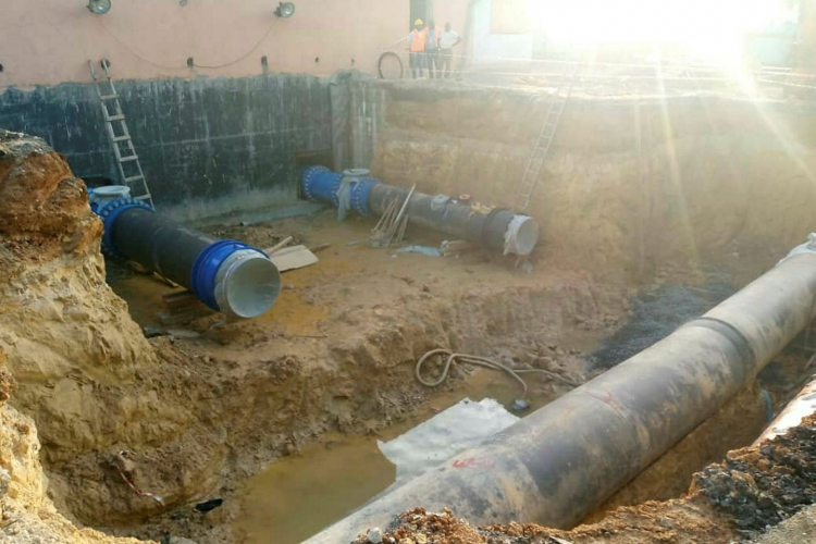 Une vue des travaux qui vont permettre à la SEEG de raccorder plusieurs quartiers du Grand Libreville à son réseau de fourniture d’eau potable.