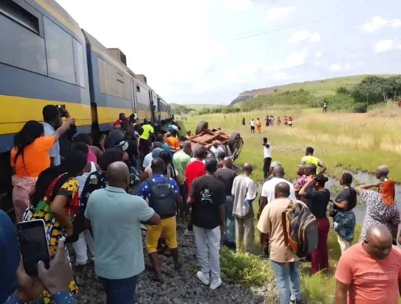 Un véhicule percuté par un train à Benguia