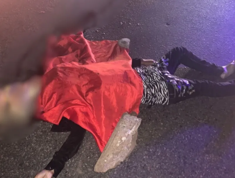 La dame mortellement percutée par une moto et une voiture au PK13.